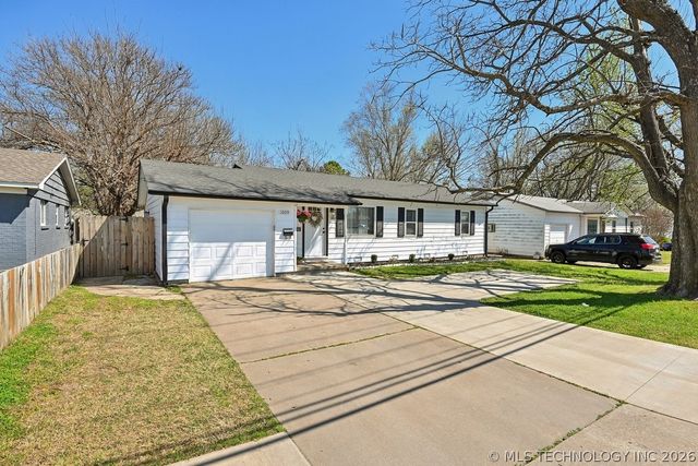 1009 S Elm Place, Broken Arrow, OK 74012