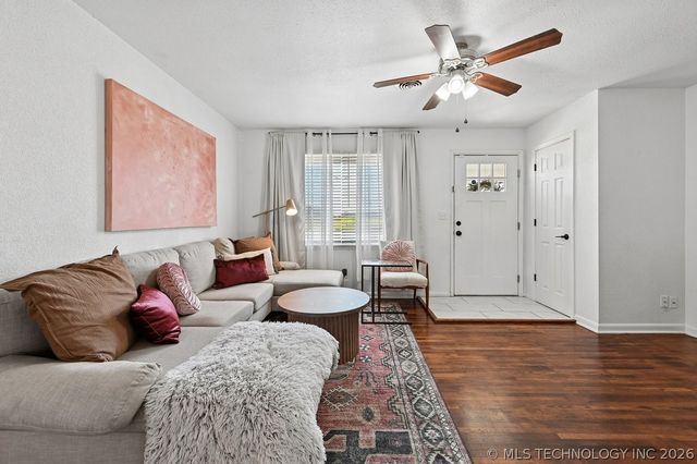 1009 S Elm Place, Broken Arrow, OK 74012