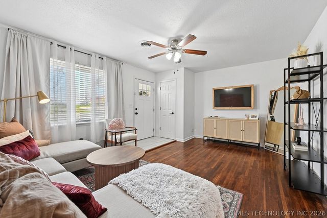 1009 S Elm Place, Broken Arrow, OK 74012