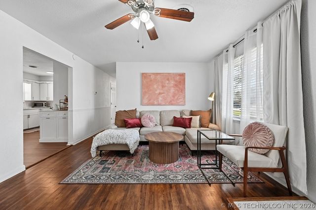 1009 S Elm Place, Broken Arrow, OK 74012