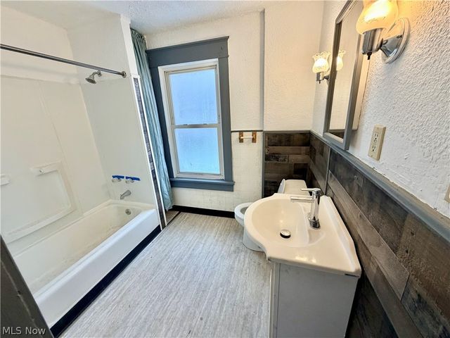 320 Para Avenue, Akron, OH 44305