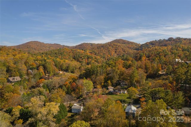 13 Bassett Road, Asheville, NC 28804