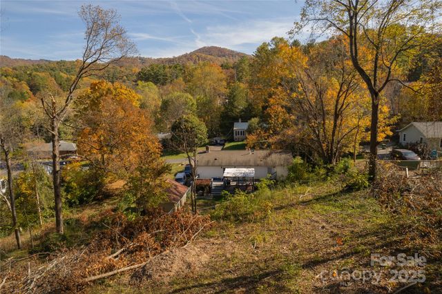 13 Bassett Road, Asheville, NC 28804