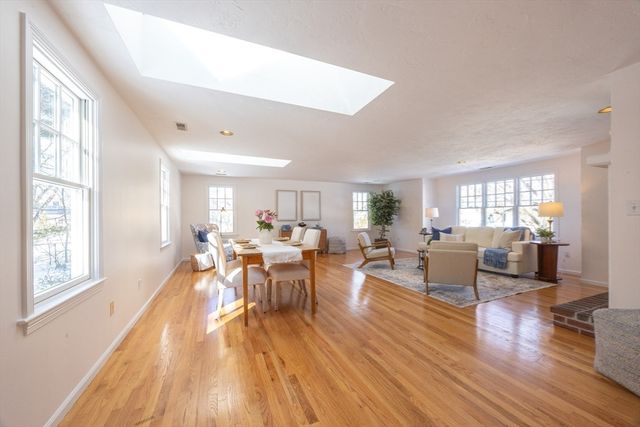 81 Parish Rd, Needham, MA 02494