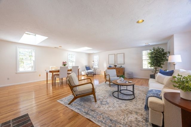 81 Parish Rd, Needham, MA 02494