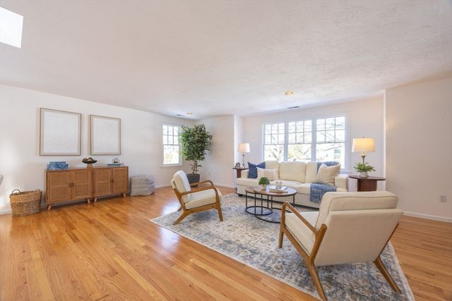 81 Parish Rd, Needham, MA 02494