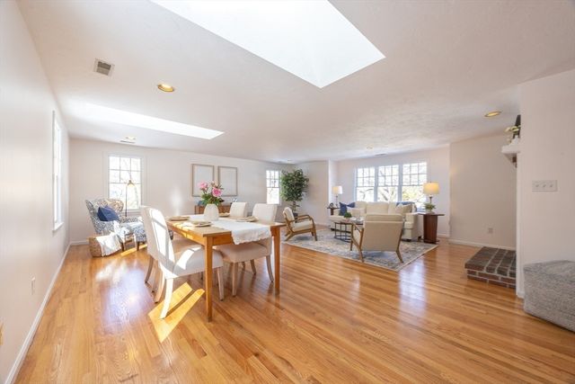 81 Parish Rd, Needham, MA 02494