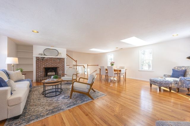 81 Parish Rd, Needham, MA 02494