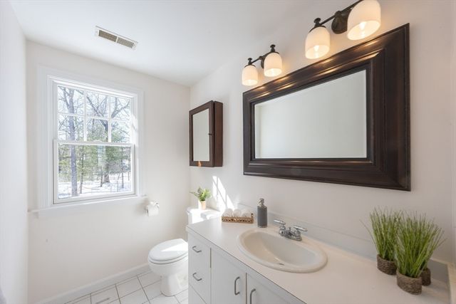 81 Parish Rd, Needham, MA 02494