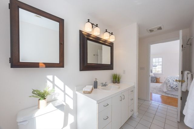 81 Parish Rd, Needham, MA 02494