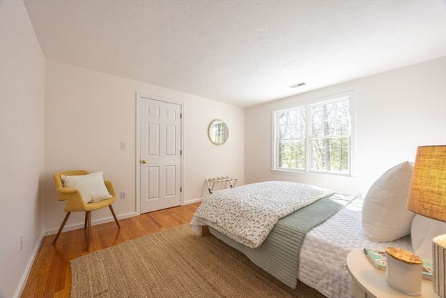 81 Parish Rd, Needham, MA 02494