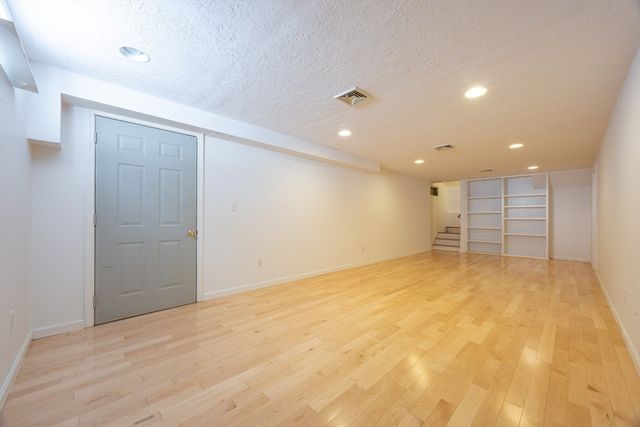 81 Parish Rd, Needham, MA 02494