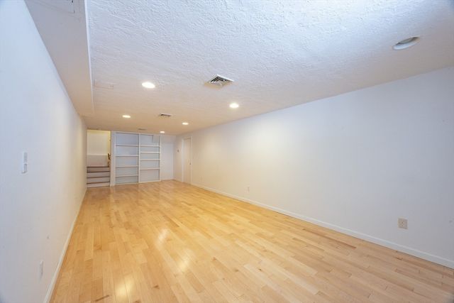 81 Parish Rd, Needham, MA 02494