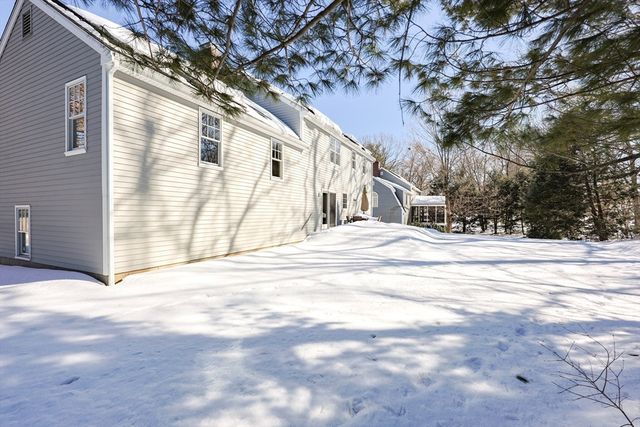 81 Parish Rd, Needham, MA 02494