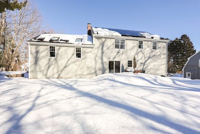 81 Parish Rd, Needham, MA 02494