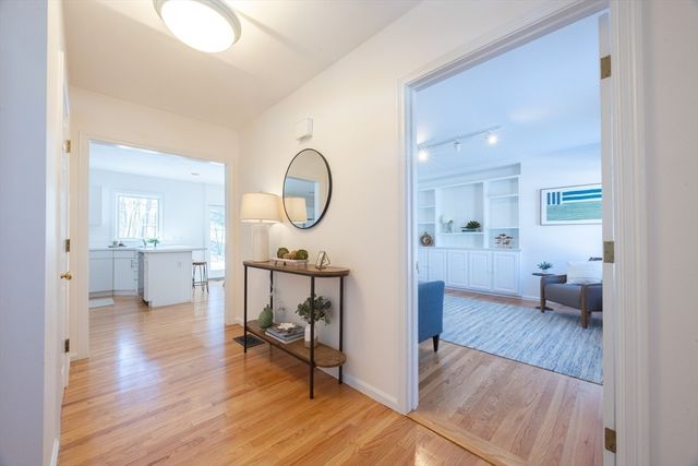 81 Parish Rd, Needham, MA 02494