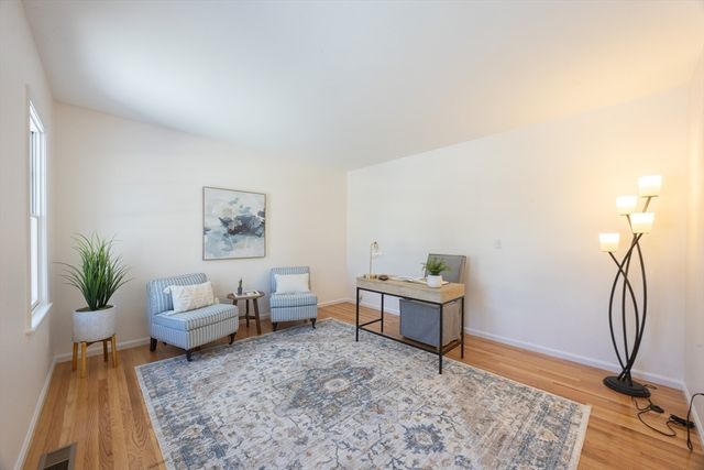 81 Parish Rd, Needham, MA 02494