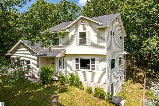 2219 Black Forest Lane, Traverse City, MI 49696