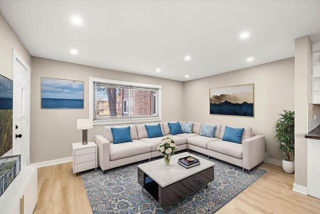 1313 S Rebecca Road 101, Lombard, IL 60148