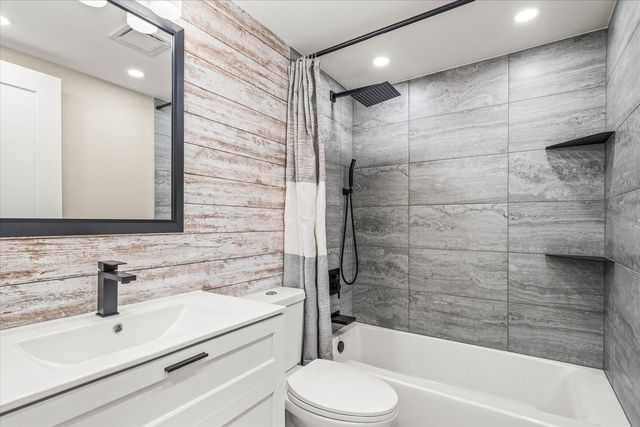 1313 S Rebecca Road 101, Lombard, IL 60148