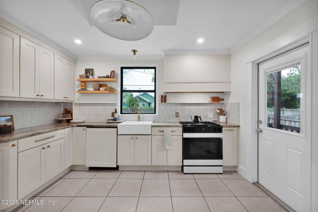 2035 ERNEST Street, Jacksonville, FL 32204