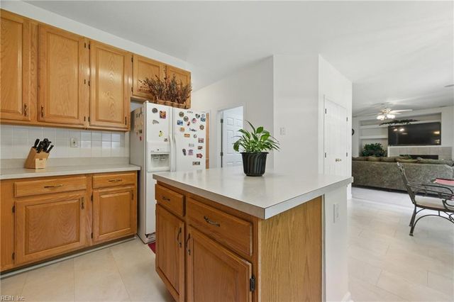 207 Robin Hood DR, Yorktown, VA 23693