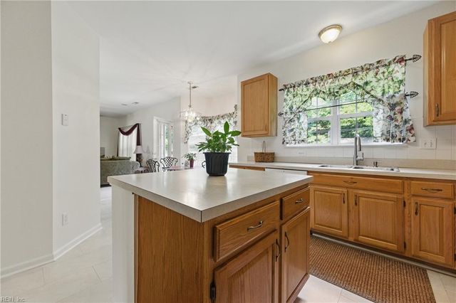 207 Robin Hood DR, Yorktown, VA 23693