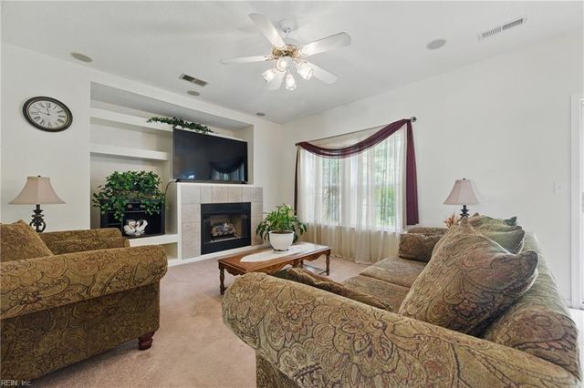 207 Robin Hood DR, Yorktown, VA 23693