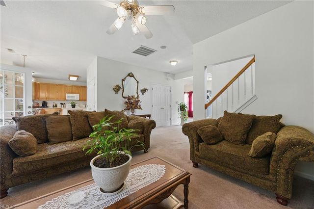 207 Robin Hood DR, Yorktown, VA 23693