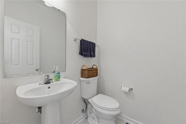 207 Robin Hood DR, Yorktown, VA 23693