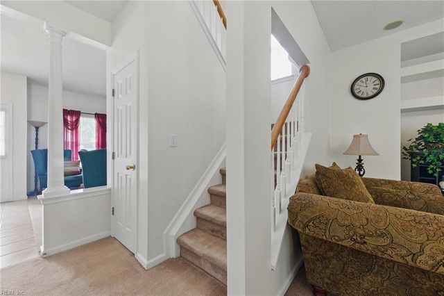 207 Robin Hood DR, Yorktown, VA 23693