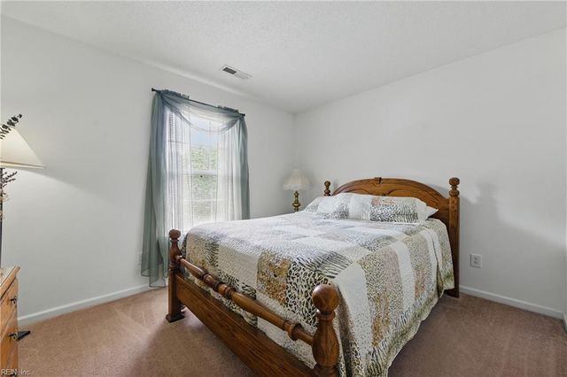 207 Robin Hood DR, Yorktown, VA 23693