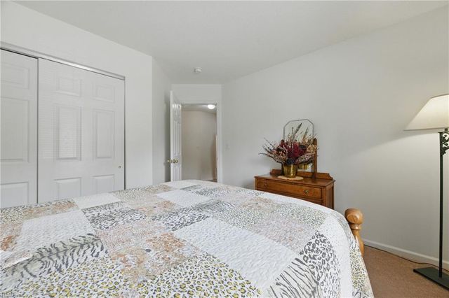 207 Robin Hood DR, Yorktown, VA 23693