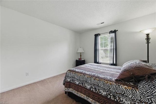 207 Robin Hood DR, Yorktown, VA 23693
