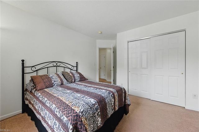 207 Robin Hood DR, Yorktown, VA 23693