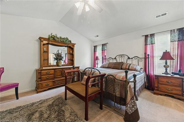 207 Robin Hood DR, Yorktown, VA 23693