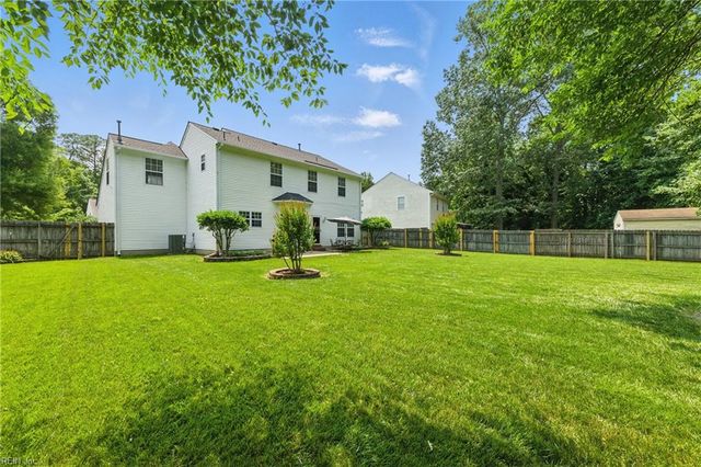 207 Robin Hood DR, Yorktown, VA 23693