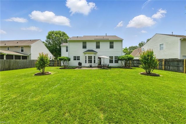 207 Robin Hood DR, Yorktown, VA 23693