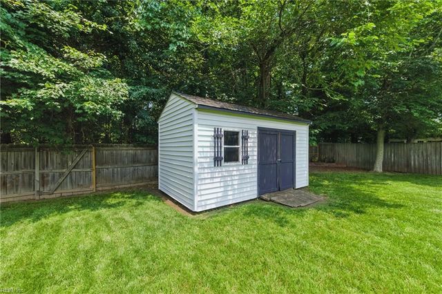 207 Robin Hood DR, Yorktown, VA 23693