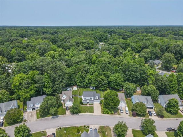 207 Robin Hood DR, Yorktown, VA 23693