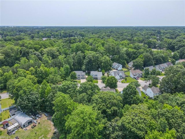 207 Robin Hood DR, Yorktown, VA 23693