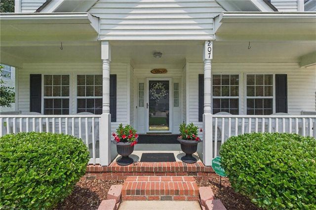 207 Robin Hood DR, Yorktown, VA 23693