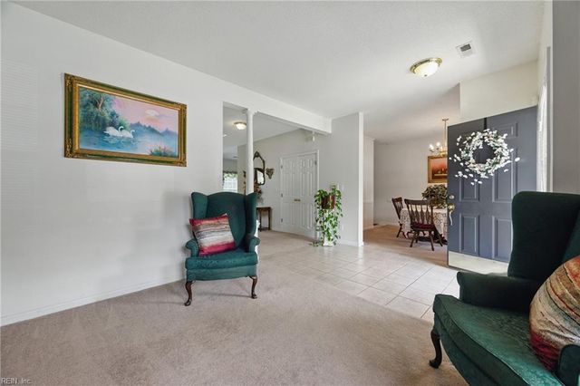 207 Robin Hood DR, Yorktown, VA 23693