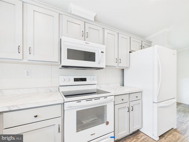 140 PAWNEE AVE, Dover, PA 17315