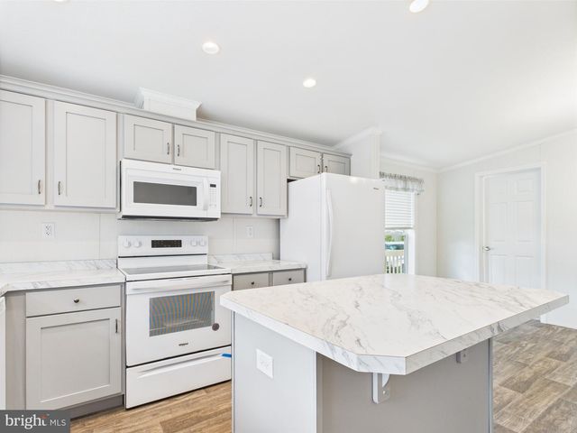140 PAWNEE AVE, Dover, PA 17315