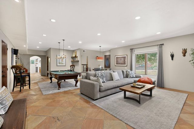 1120 Bona Terra Loop NW, Albuquerque, NM 87114
