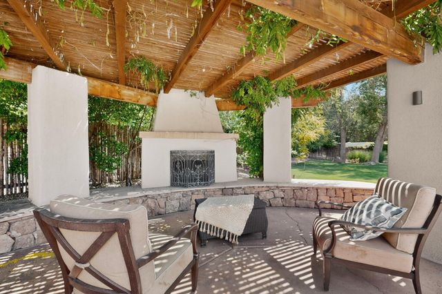 1120 Bona Terra Loop NW, Albuquerque, NM 87114