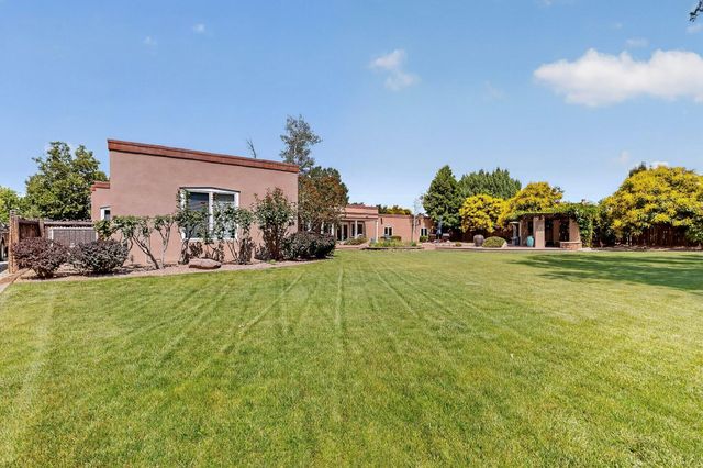 1120 Bona Terra Loop NW, Albuquerque, NM 87114