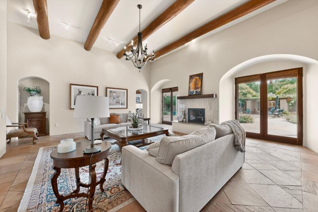 1120 Bona Terra Loop NW, Albuquerque, NM 87114