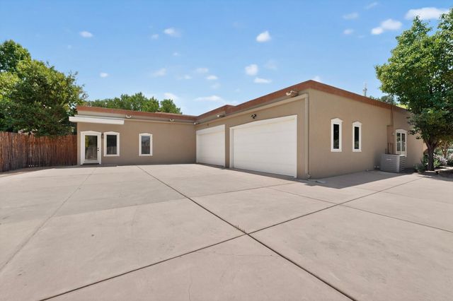 1120 Bona Terra Loop NW, Albuquerque, NM 87114
